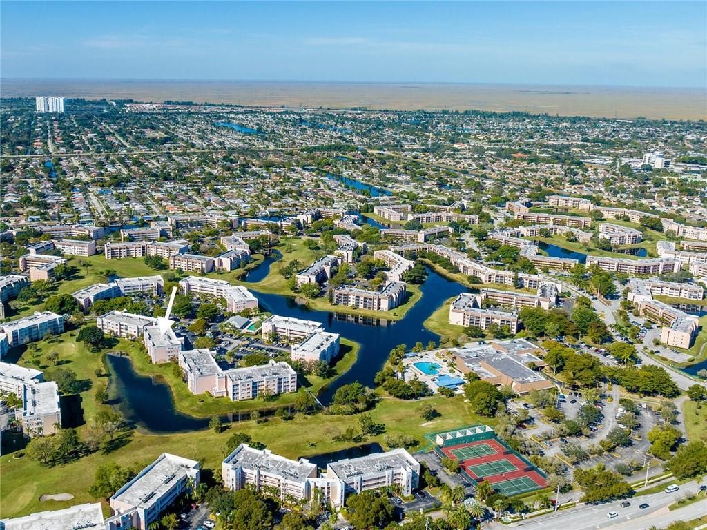 SUNRISE LAKES - Residential