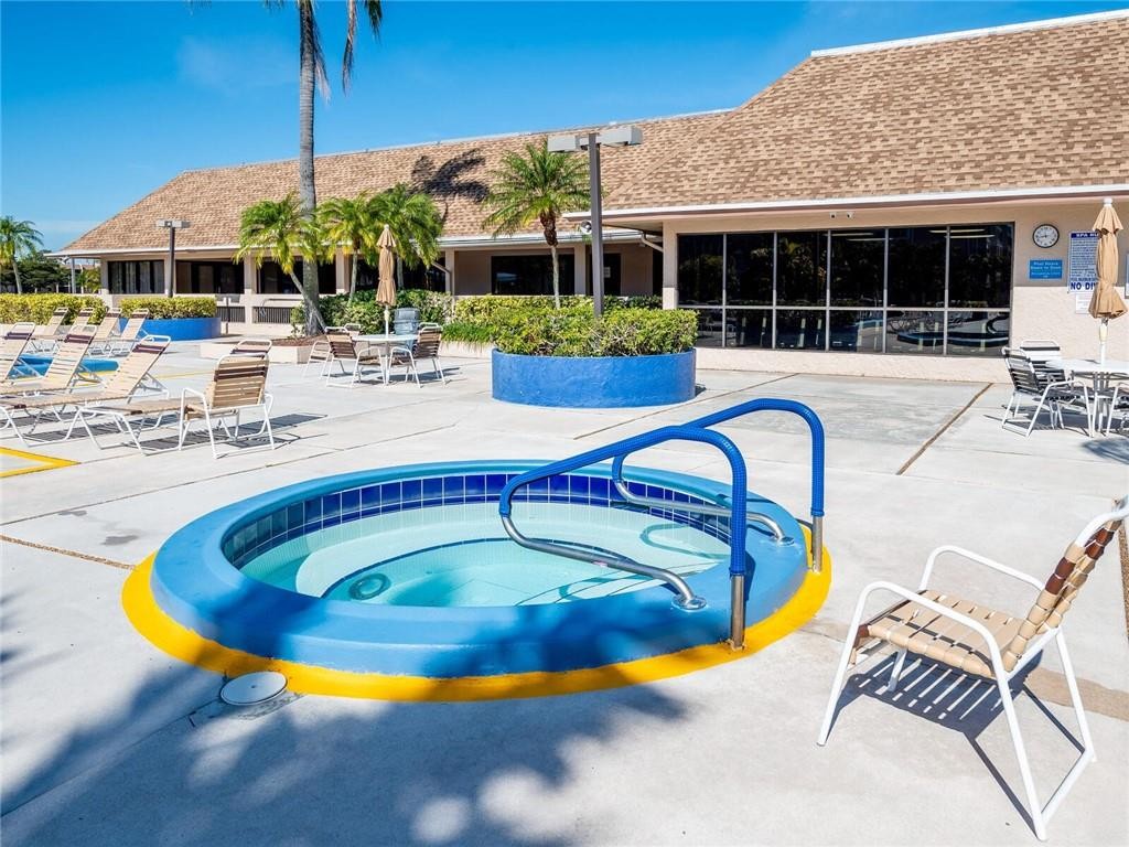SUNRISE LAKES - Residential