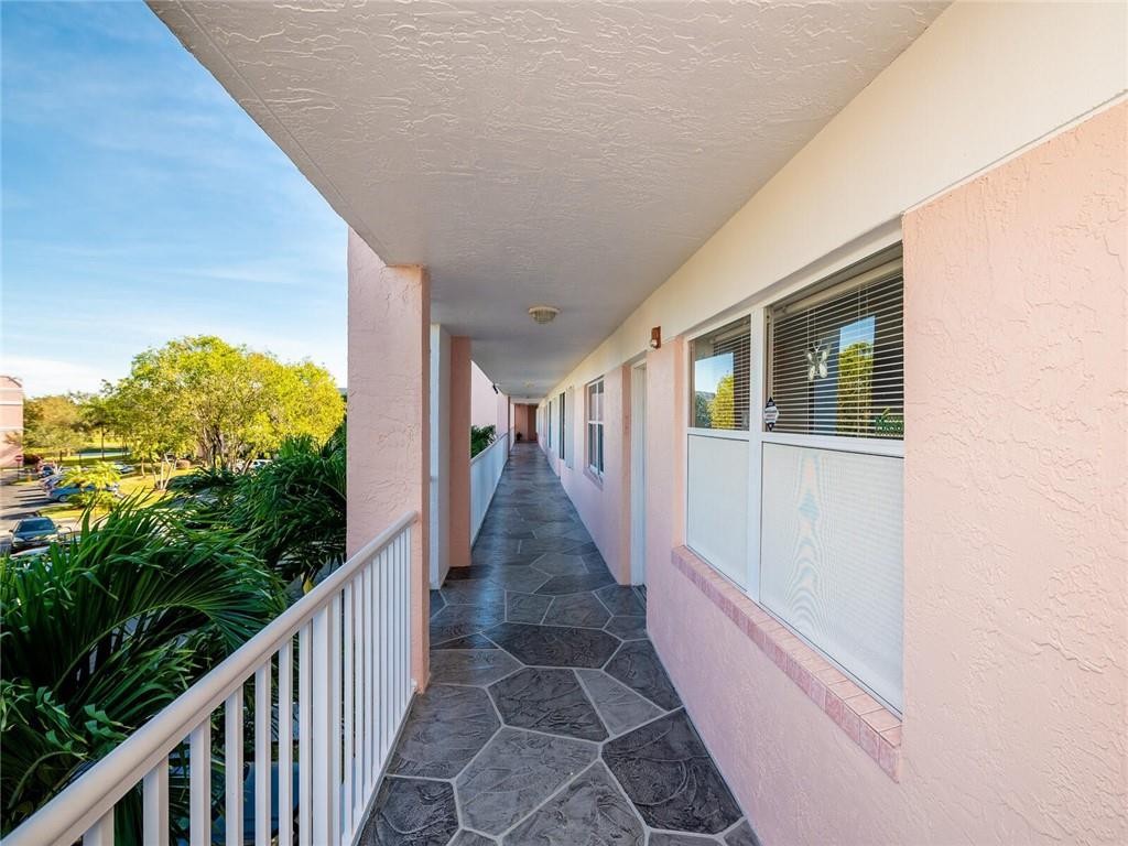 SUNRISE LAKES - Residential