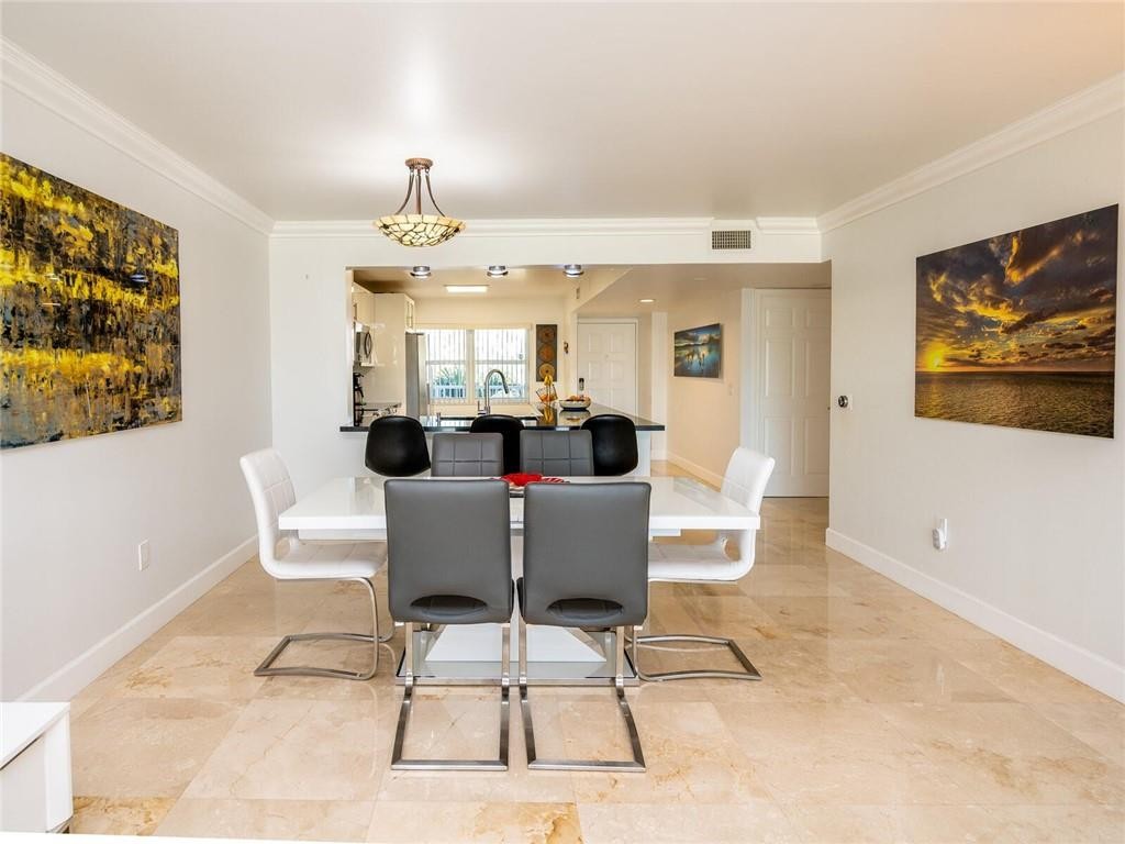 SUNRISE LAKES - Residential