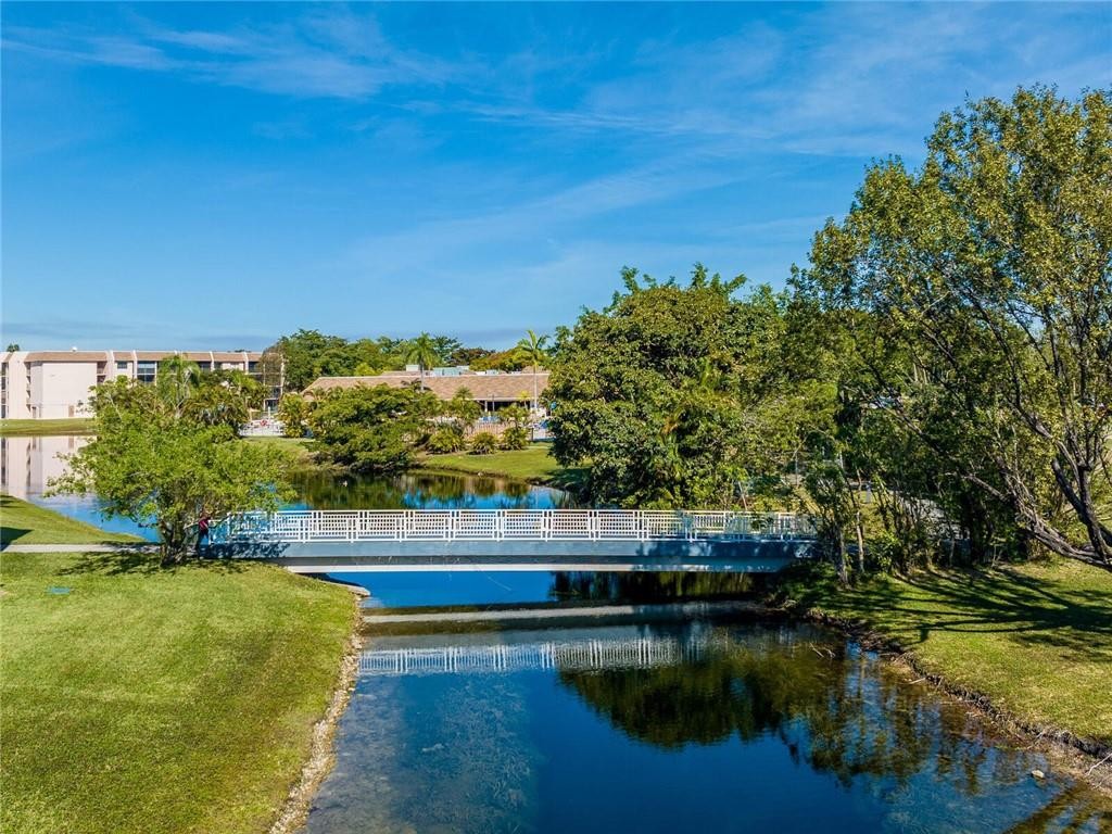 SUNRISE LAKES - Residential