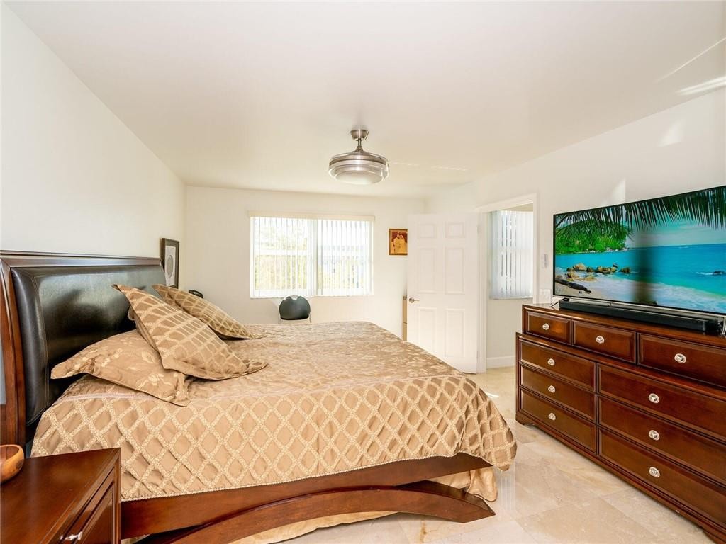 SUNRISE LAKES - Residential