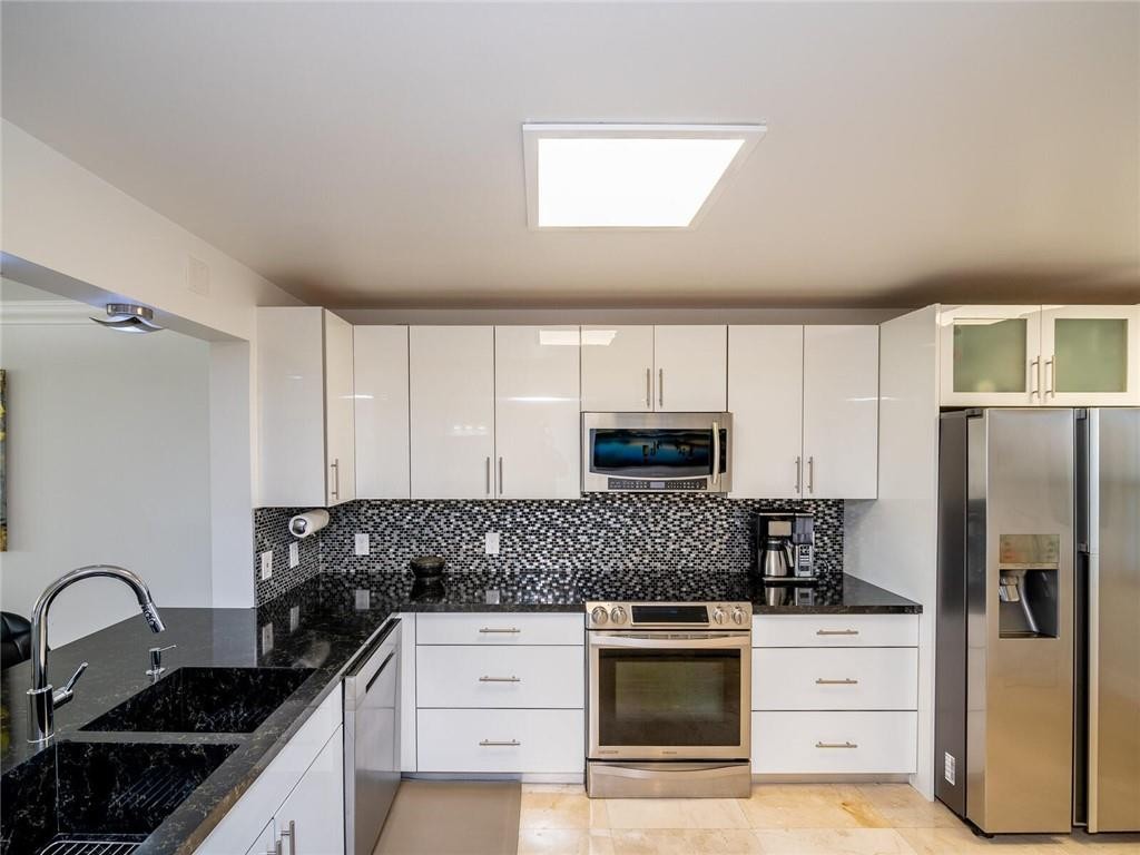 SUNRISE LAKES - Residential