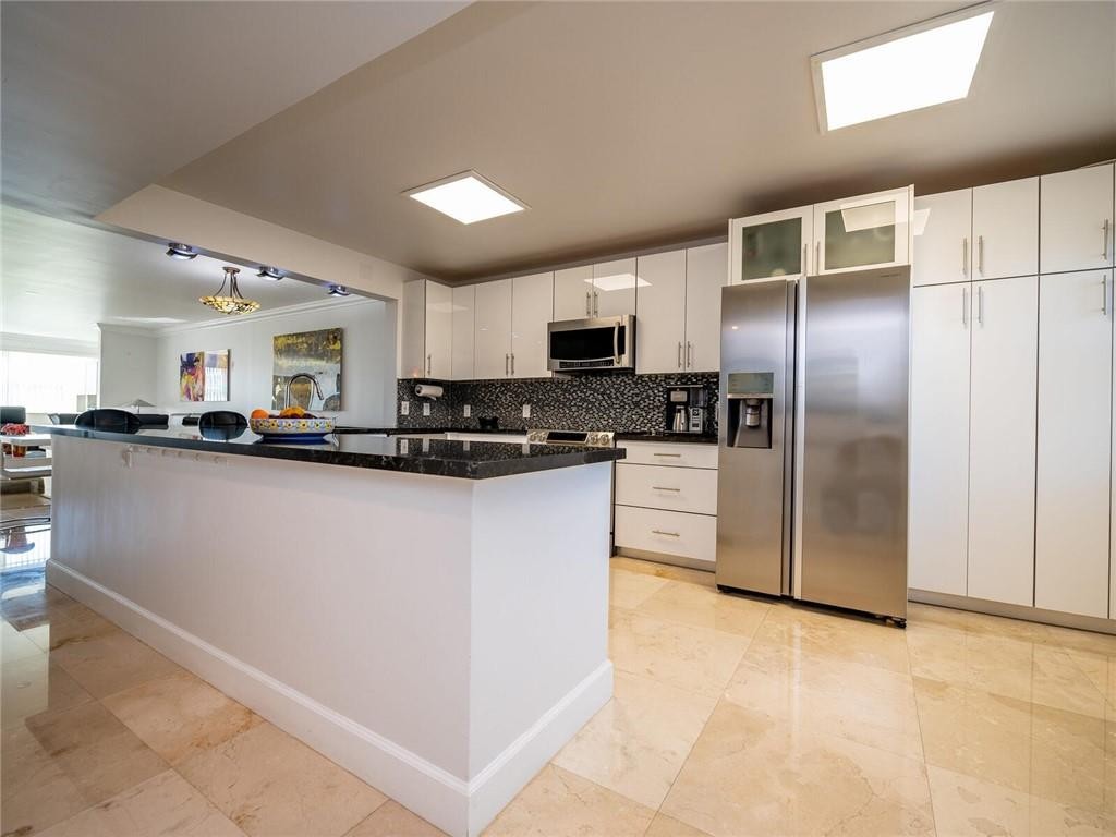 SUNRISE LAKES - Residential