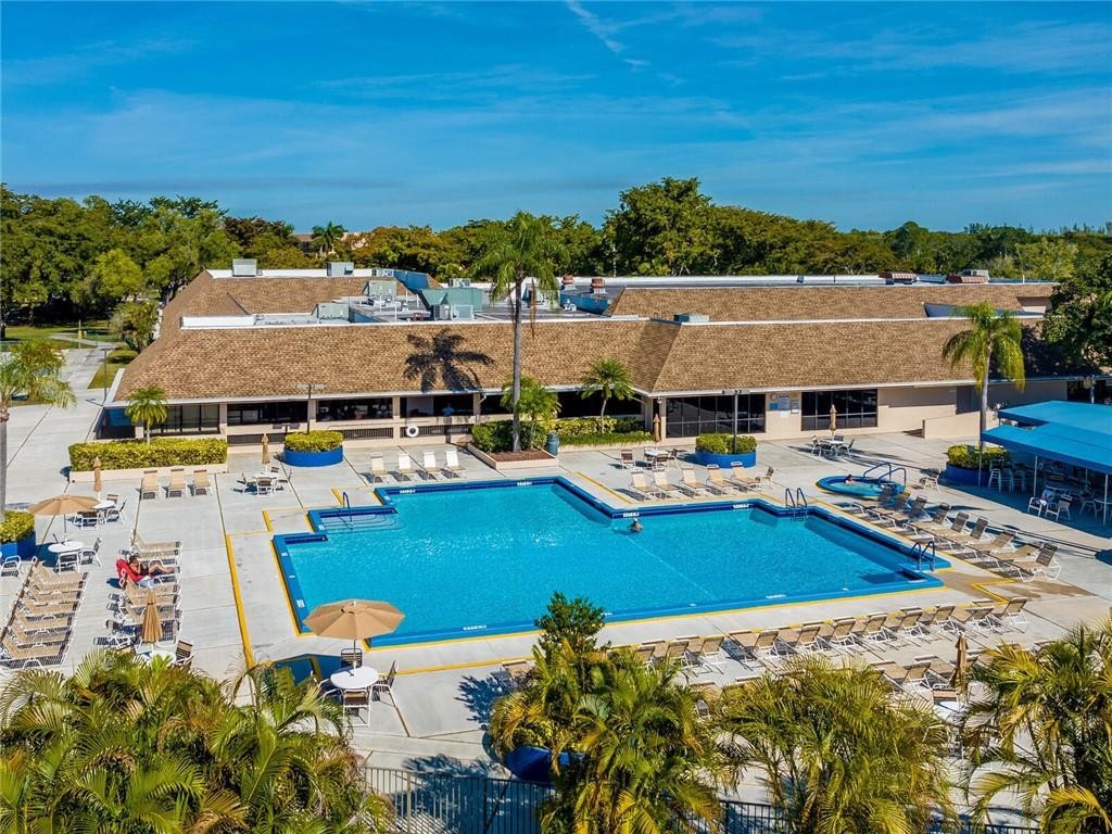 SUNRISE LAKES - Residential