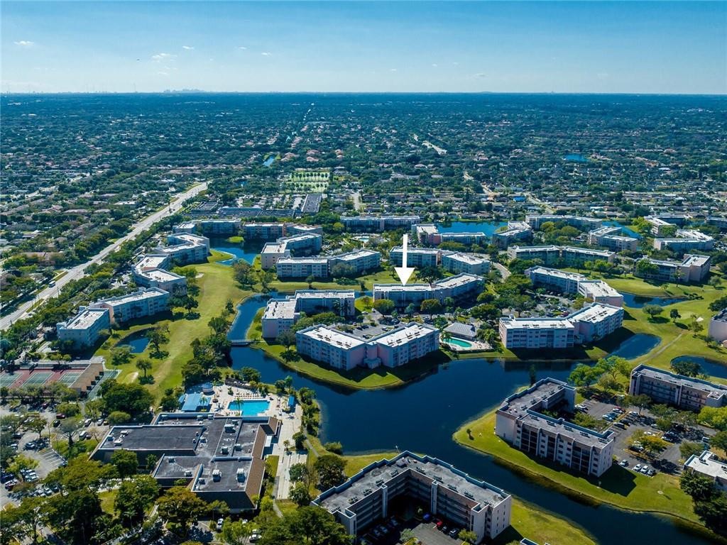 SUNRISE LAKES - Residential