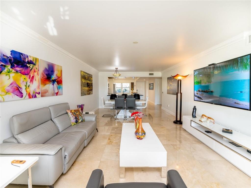 SUNRISE LAKES - Residential