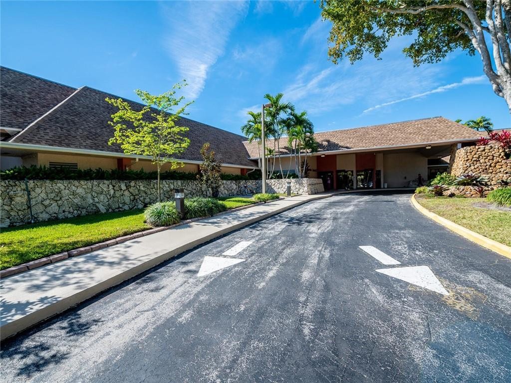 SUNRISE LAKES - Residential