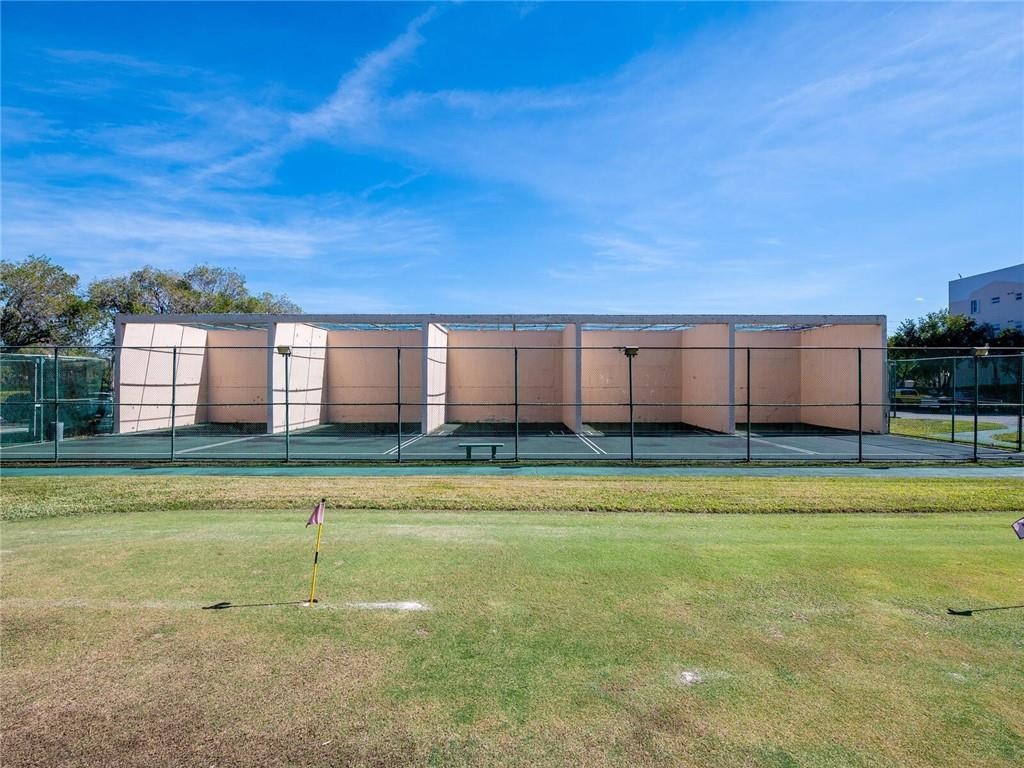 SUNRISE LAKES - Residential