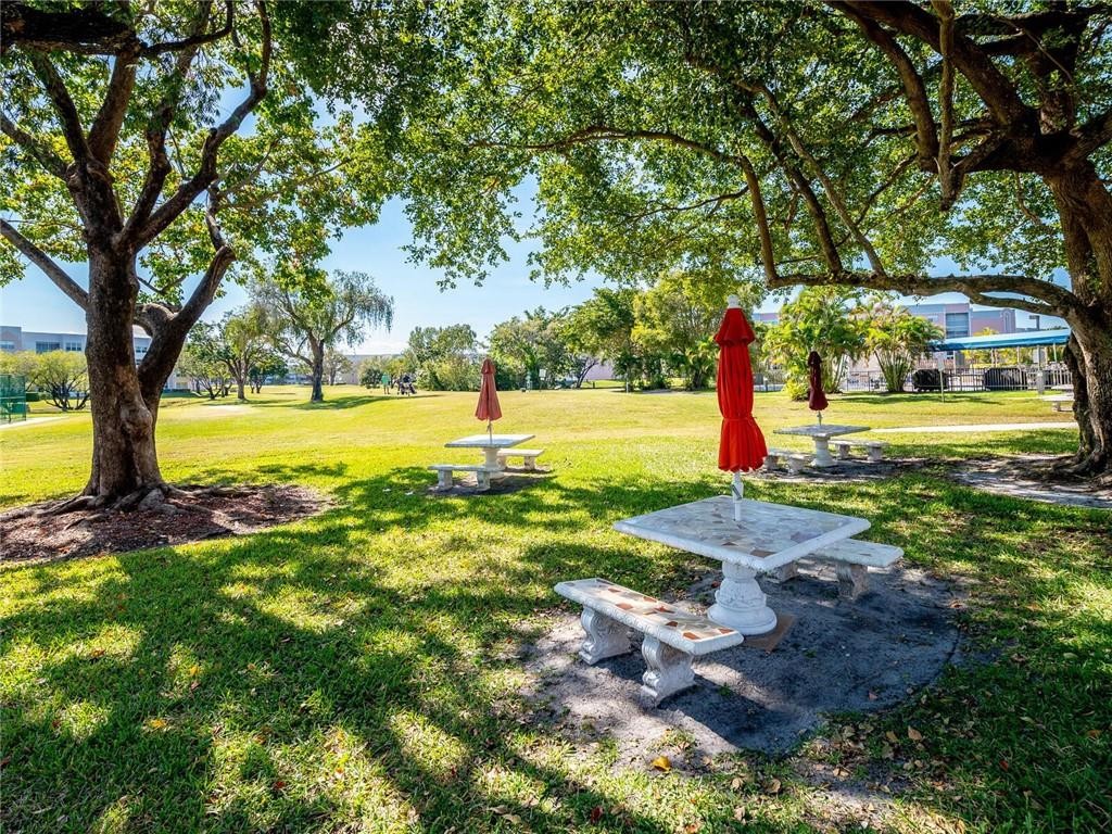 SUNRISE LAKES - Residential