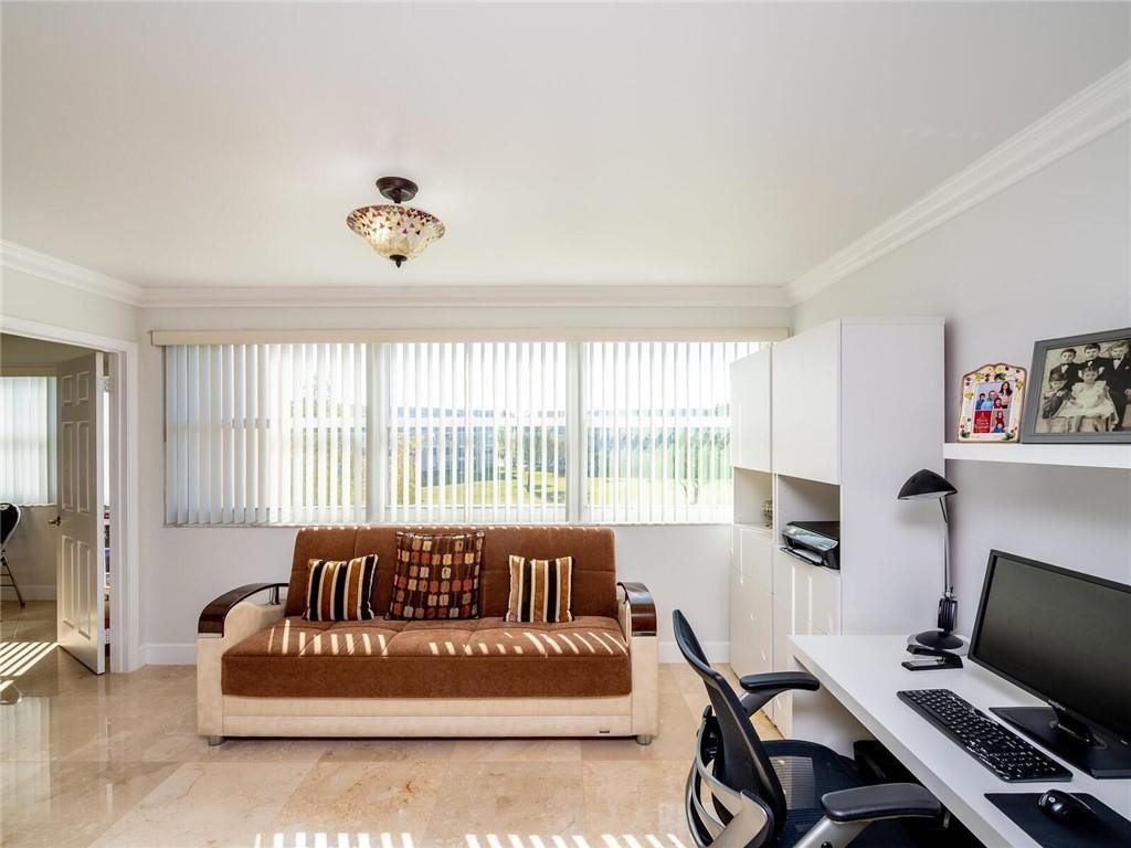 SUNRISE LAKES - Residential
