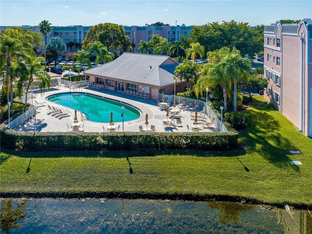 SUNRISE LAKES - Residential
