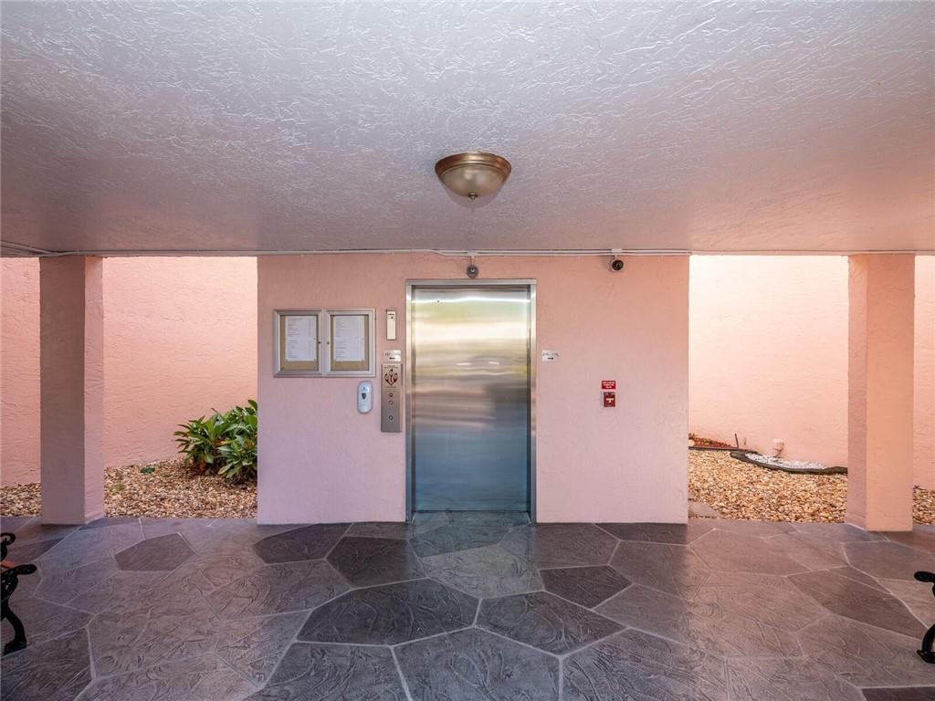 SUNRISE LAKES - Residential