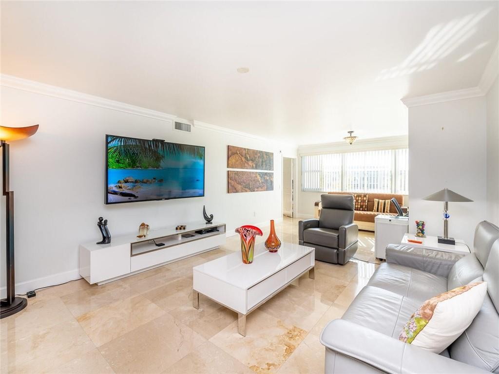 SUNRISE LAKES - Residential