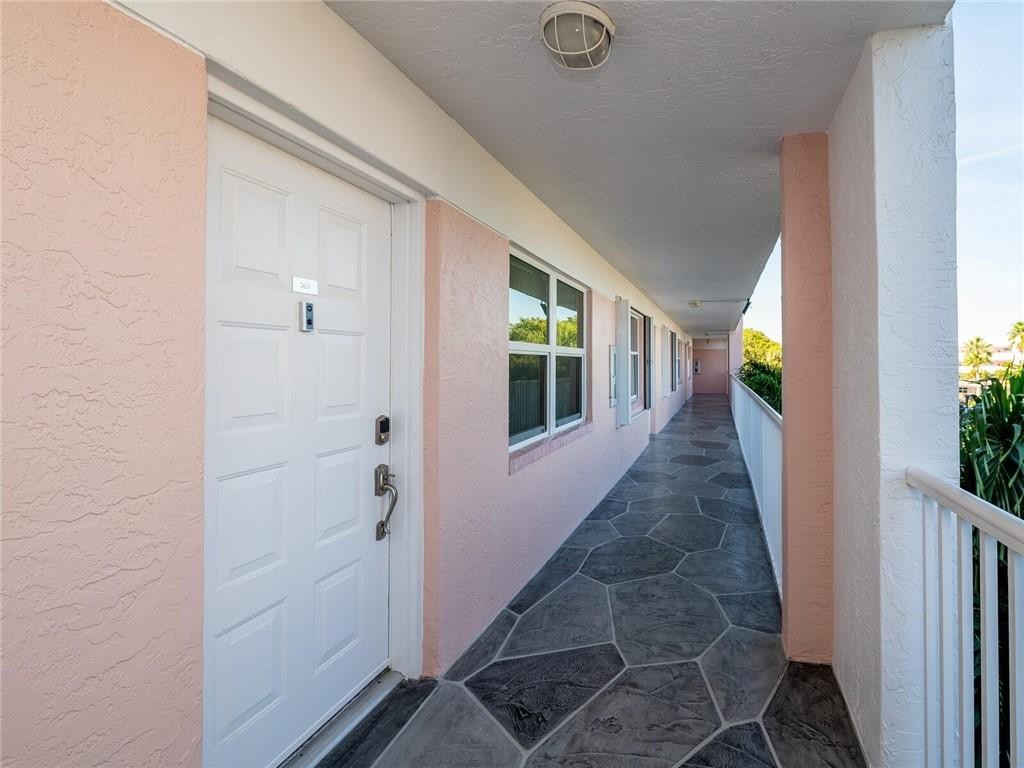 SUNRISE LAKES - Residential