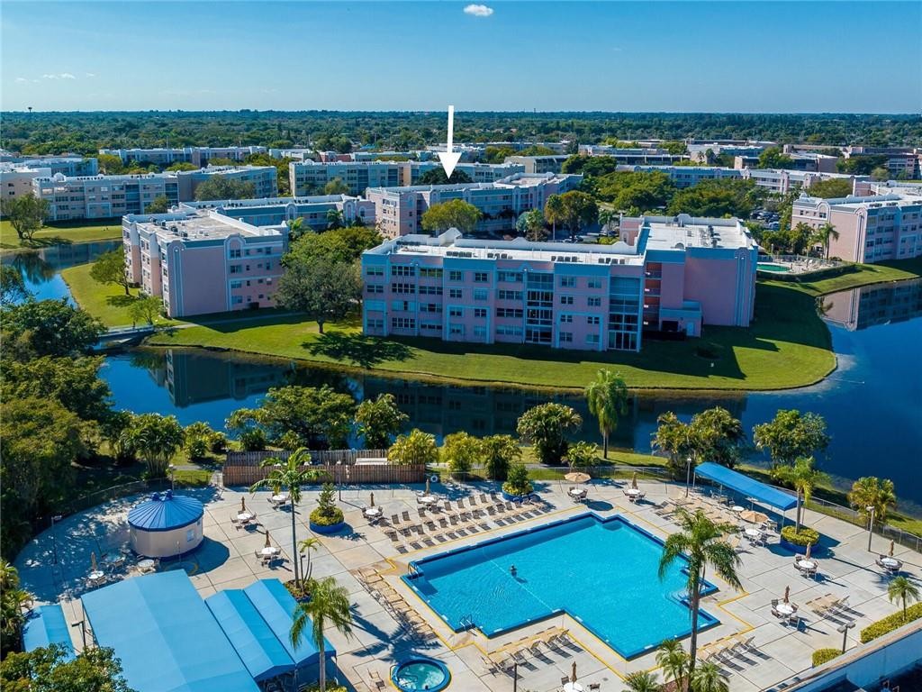 SUNRISE LAKES - Residential
