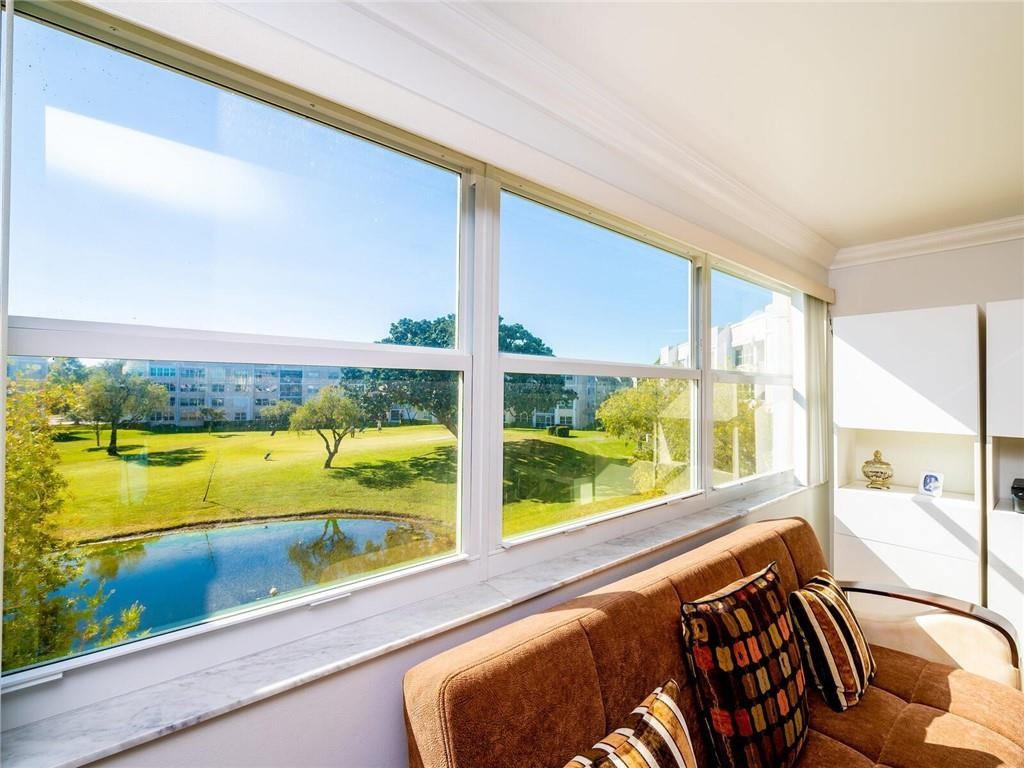 SUNRISE LAKES - Residential