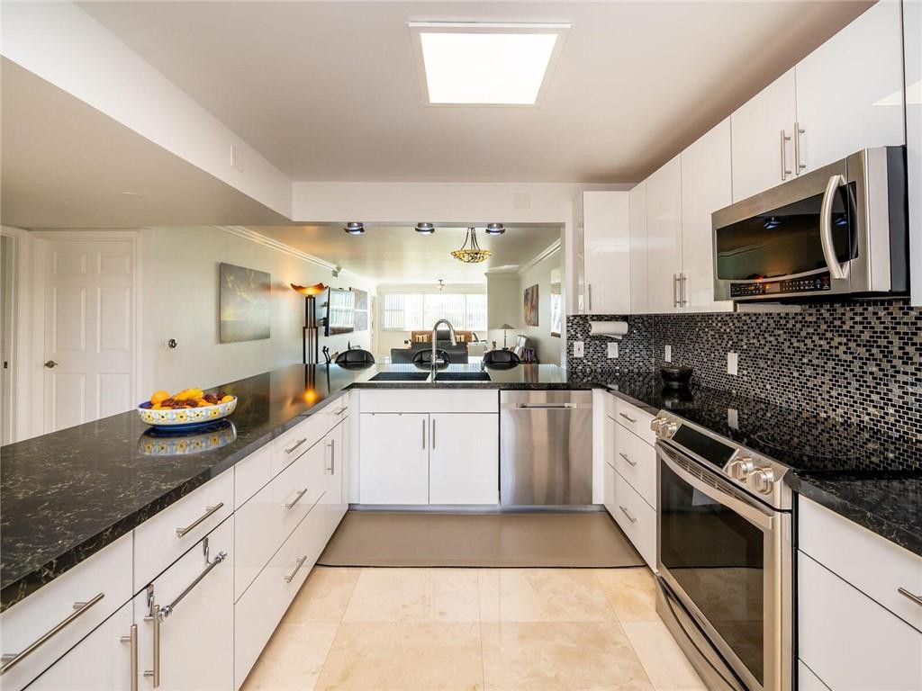 SUNRISE LAKES - Residential