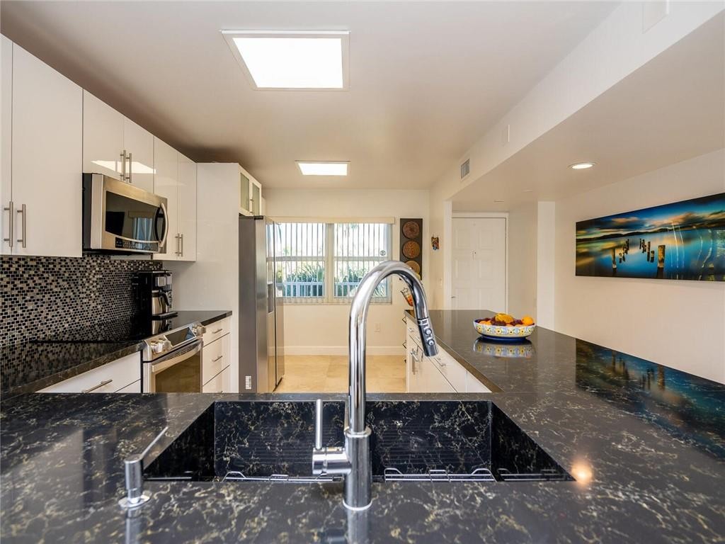 SUNRISE LAKES - Residential