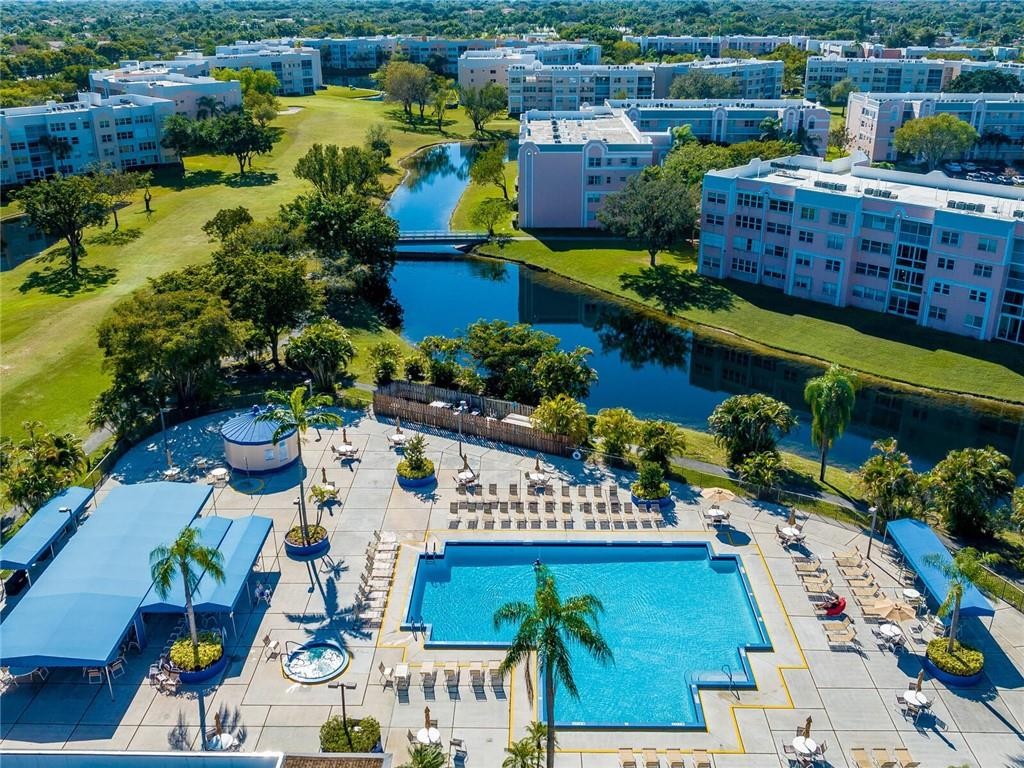 SUNRISE LAKES - Residential