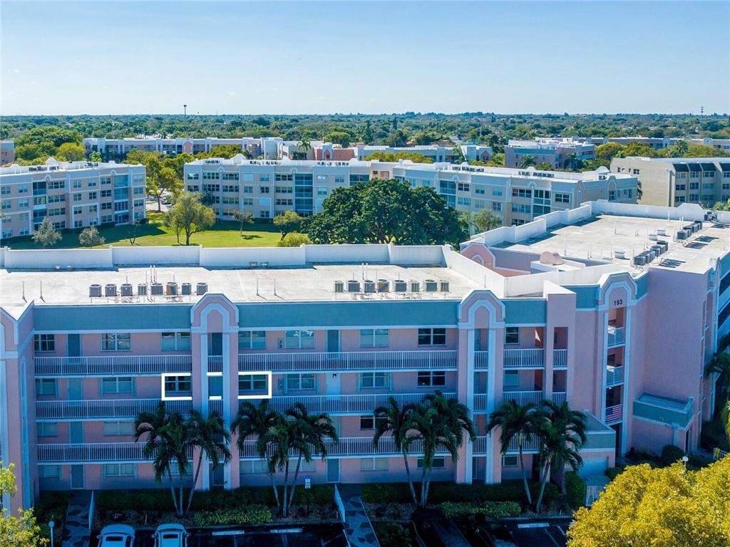 SUNRISE LAKES - Residential