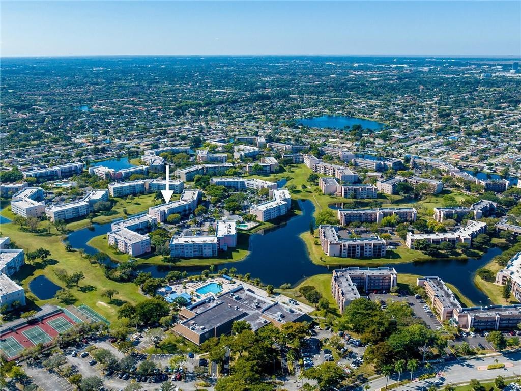 SUNRISE LAKES - Residential