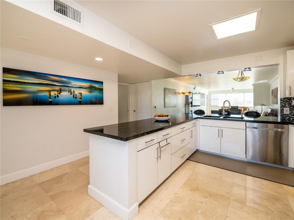 SUNRISE LAKES - Residential