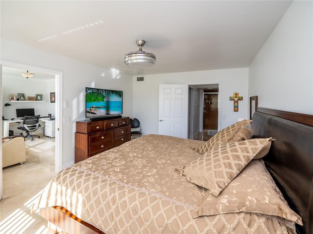 SUNRISE LAKES - Residential