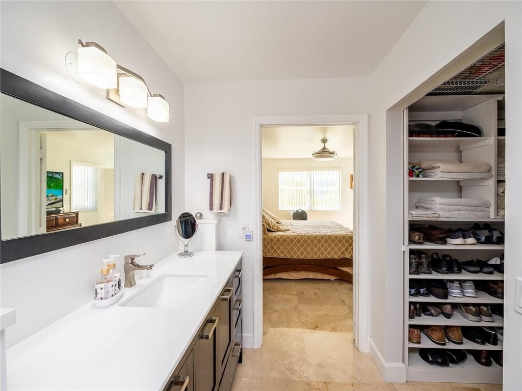 SUNRISE LAKES - Residential