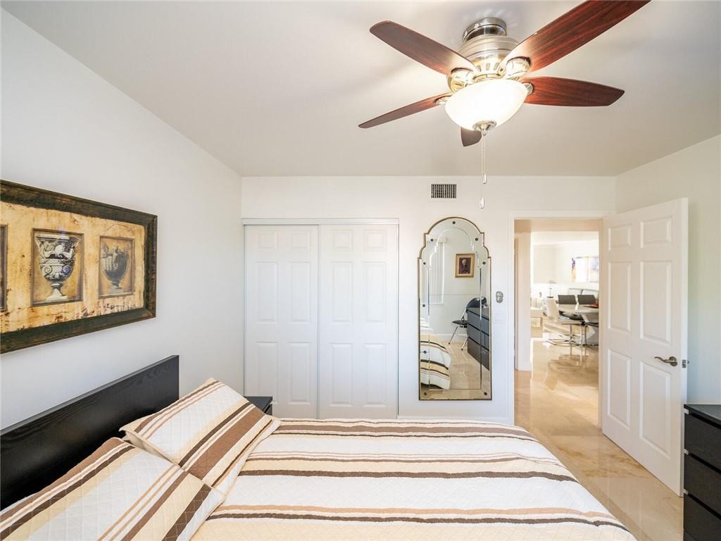 SUNRISE LAKES - Residential