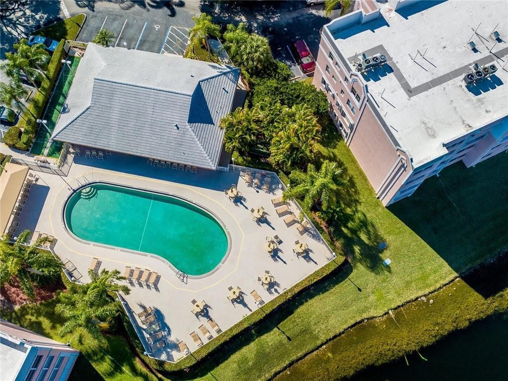 SUNRISE LAKES - Residential