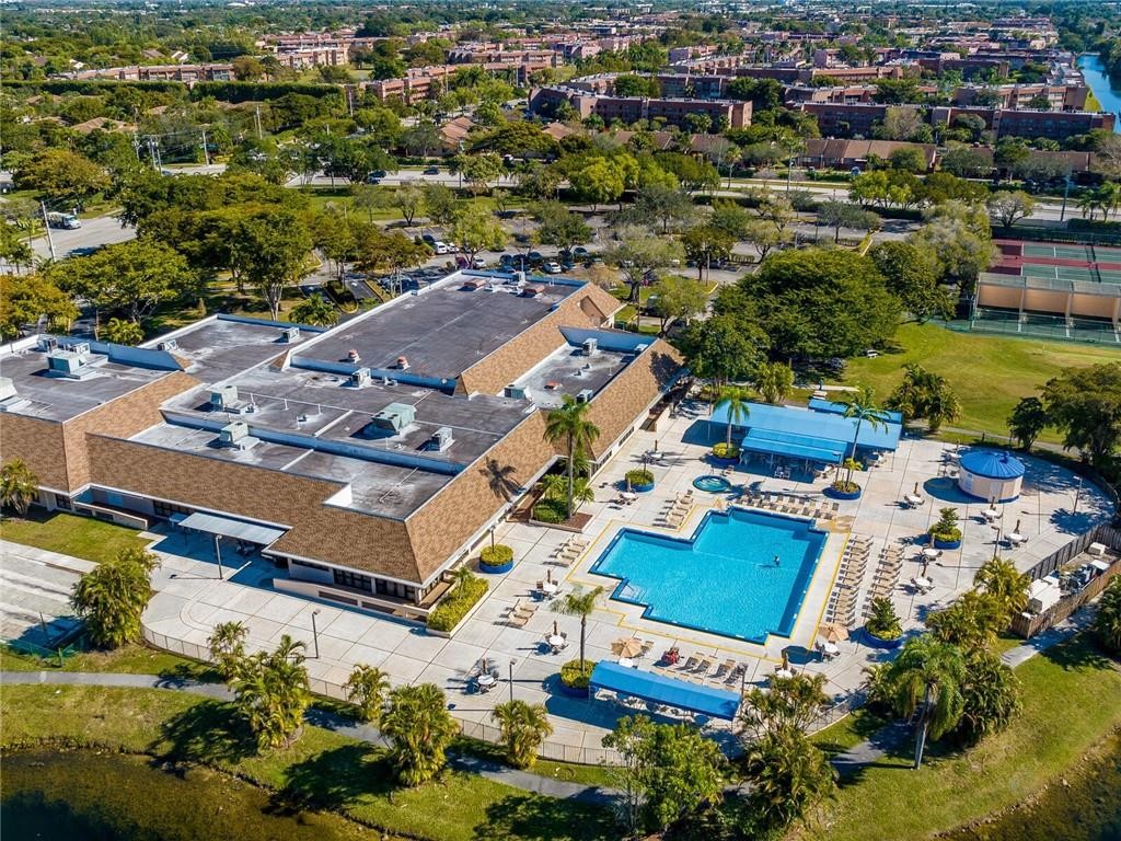 SUNRISE LAKES - Residential