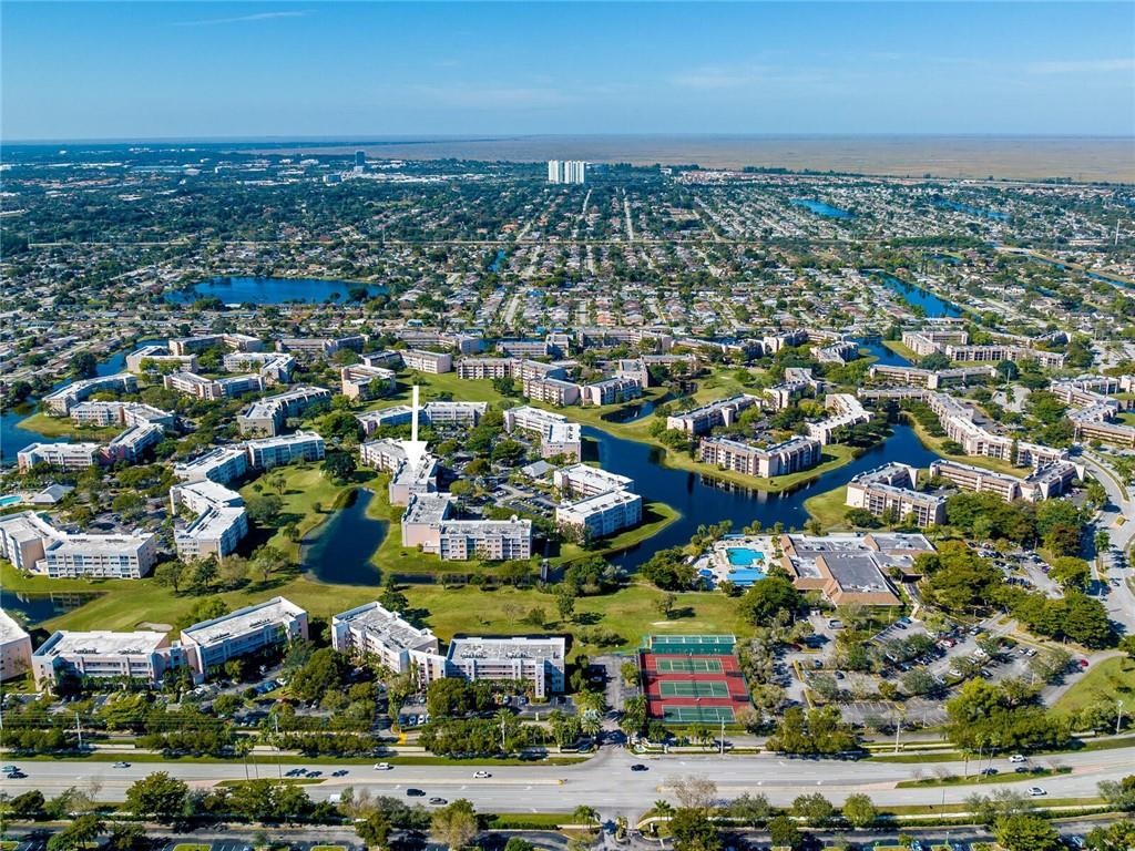 SUNRISE LAKES - Residential
