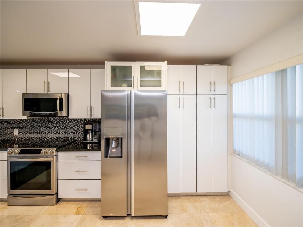 SUNRISE LAKES - Residential