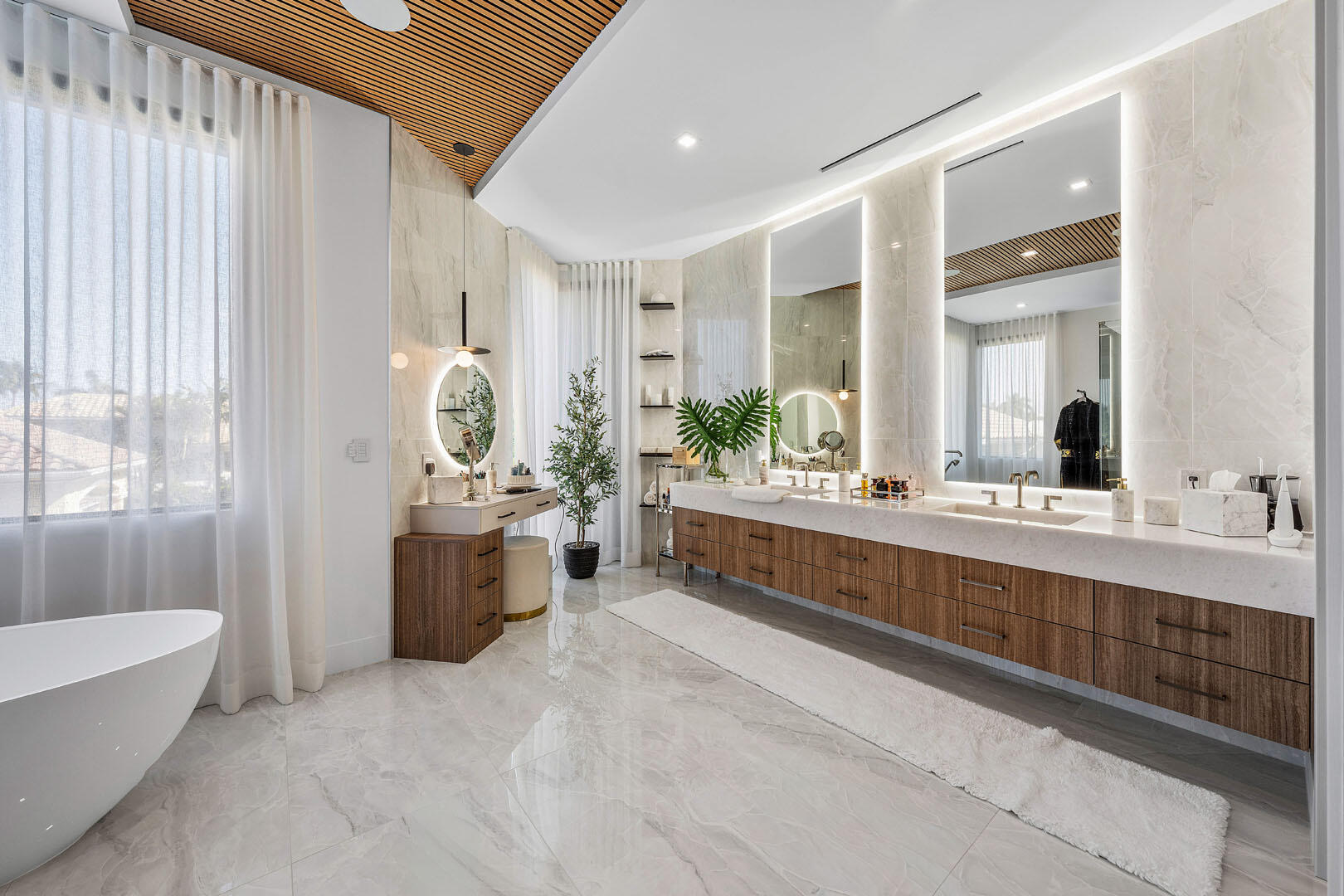 ROYAL PALM YACHT & COUNTRY CLUB - Residential