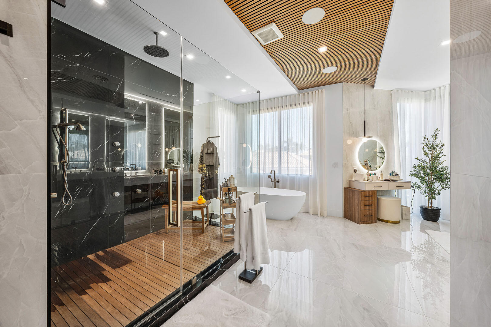 ROYAL PALM YACHT & COUNTRY CLUB - Residential
