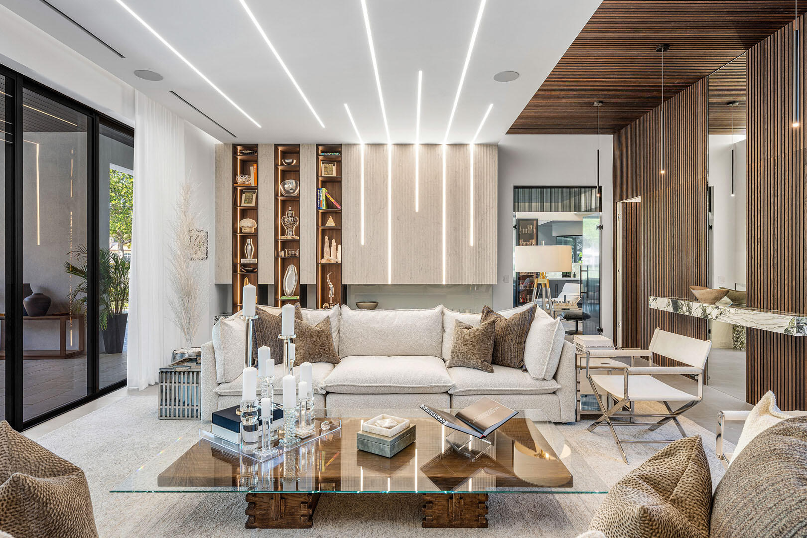 ROYAL PALM YACHT & COUNTRY CLUB - Residential