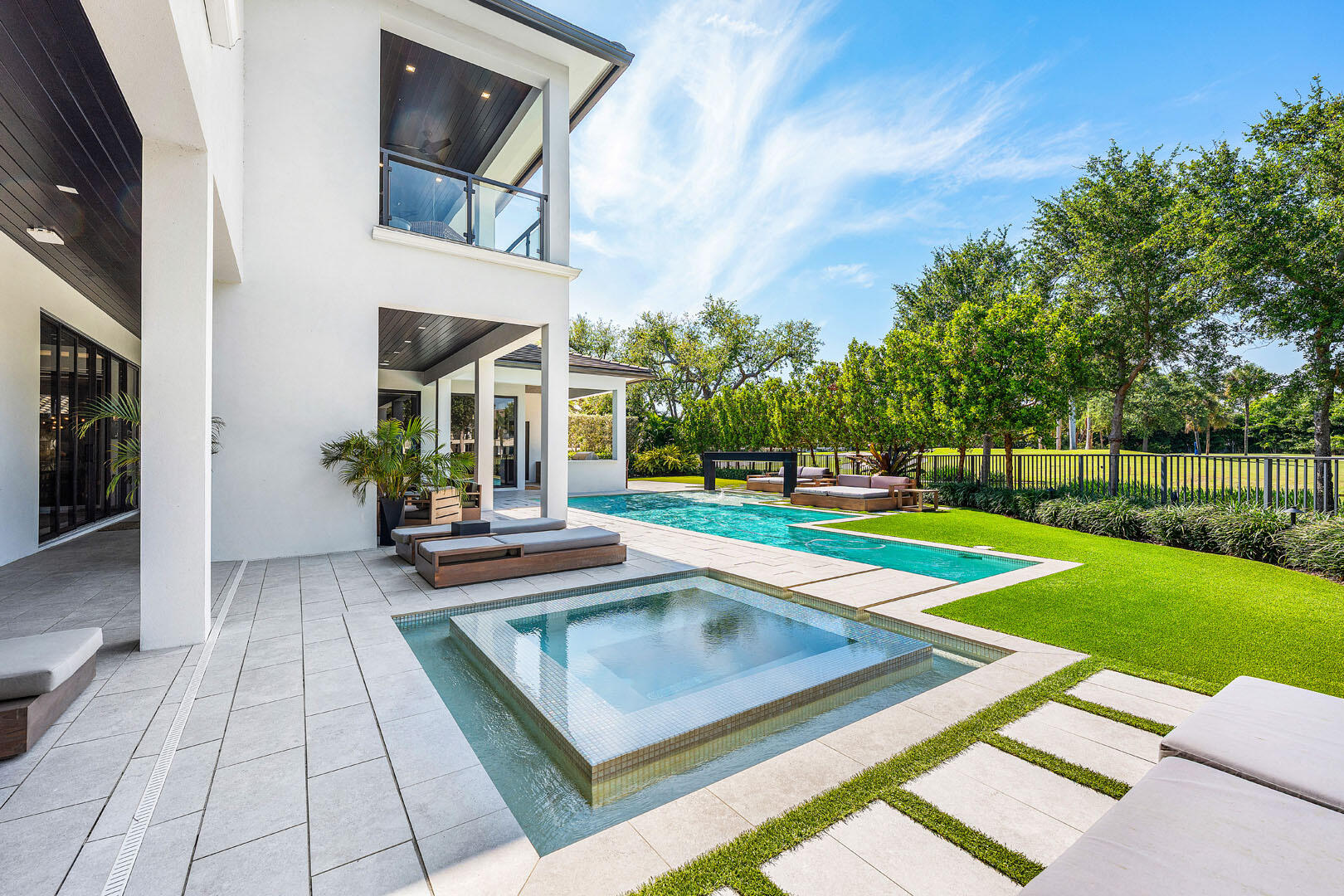 ROYAL PALM YACHT & COUNTRY CLUB - Residential