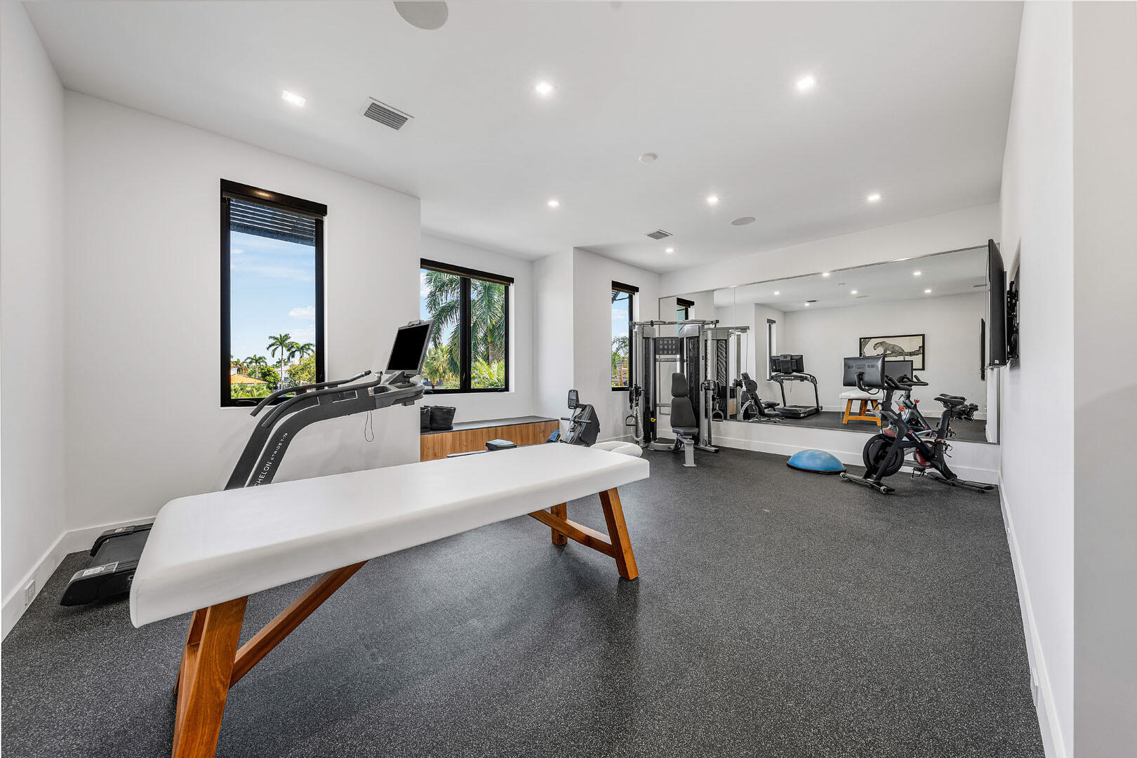 ROYAL PALM YACHT & COUNTRY CLUB - Residential