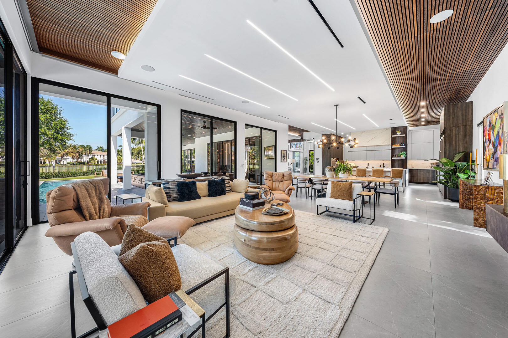 ROYAL PALM YACHT & COUNTRY CLUB - Residential
