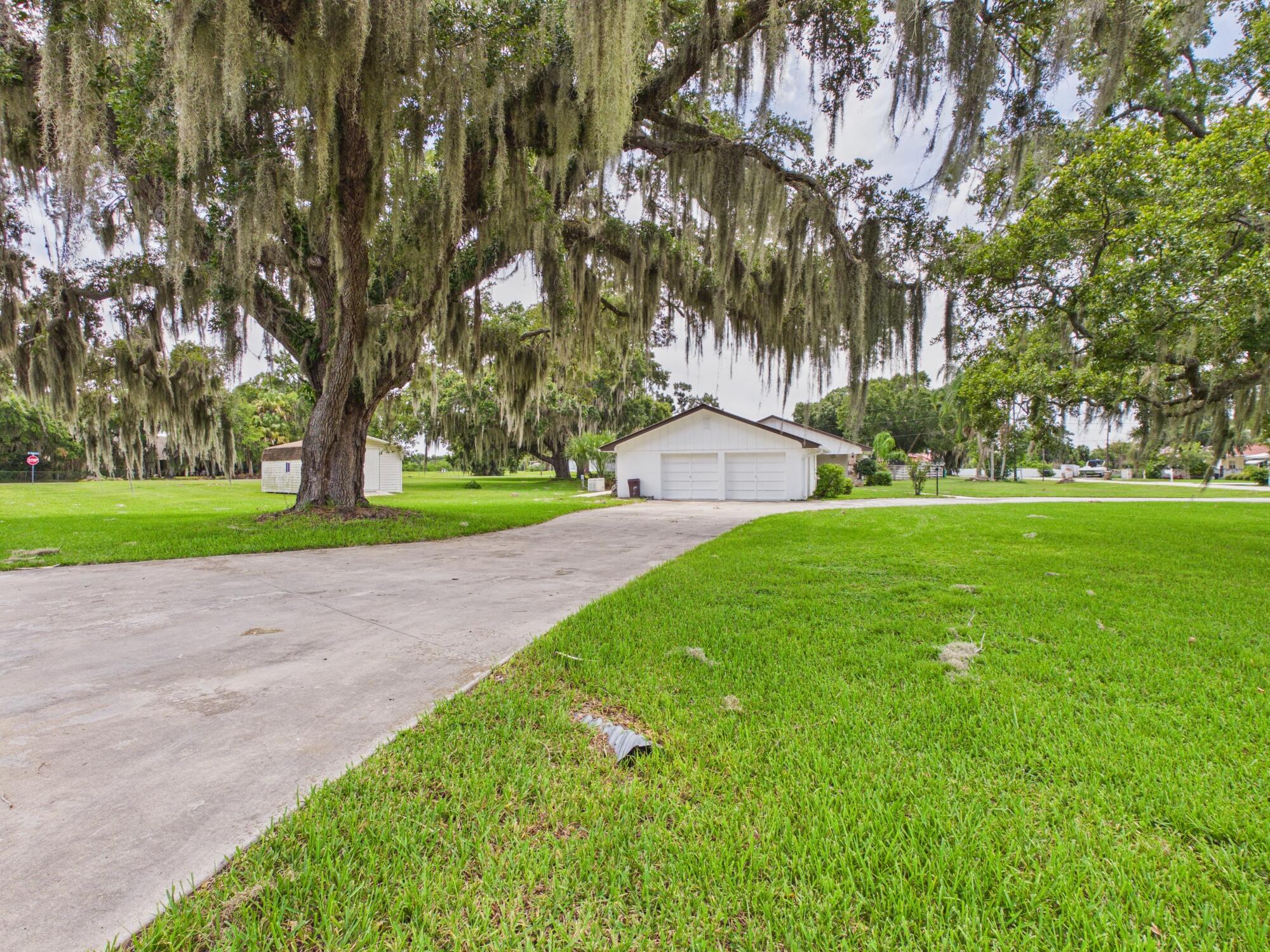 OKEECHOBEE ESTATES 2ND - Residential