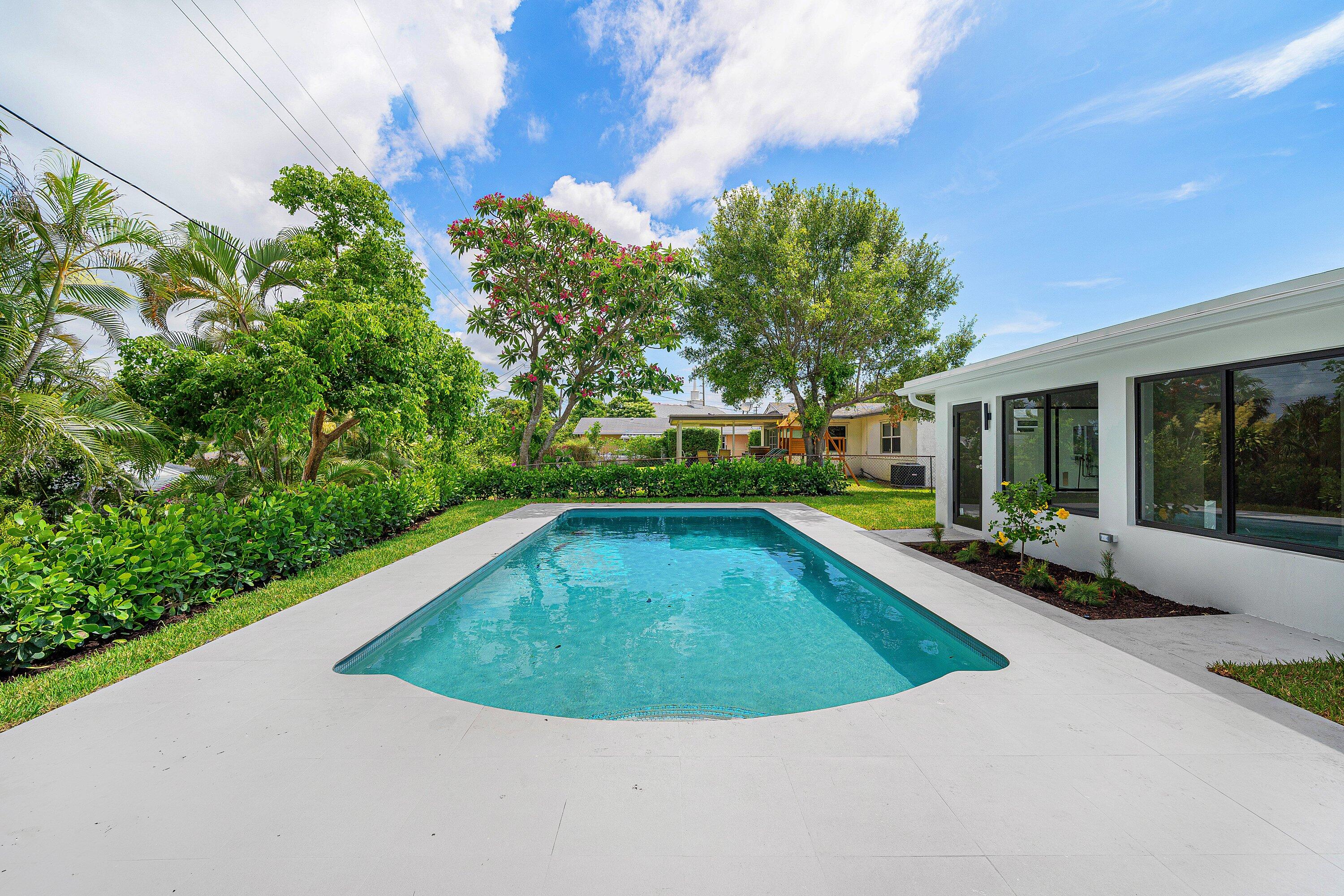 LAKE OSBORNE TERRACE - Residential