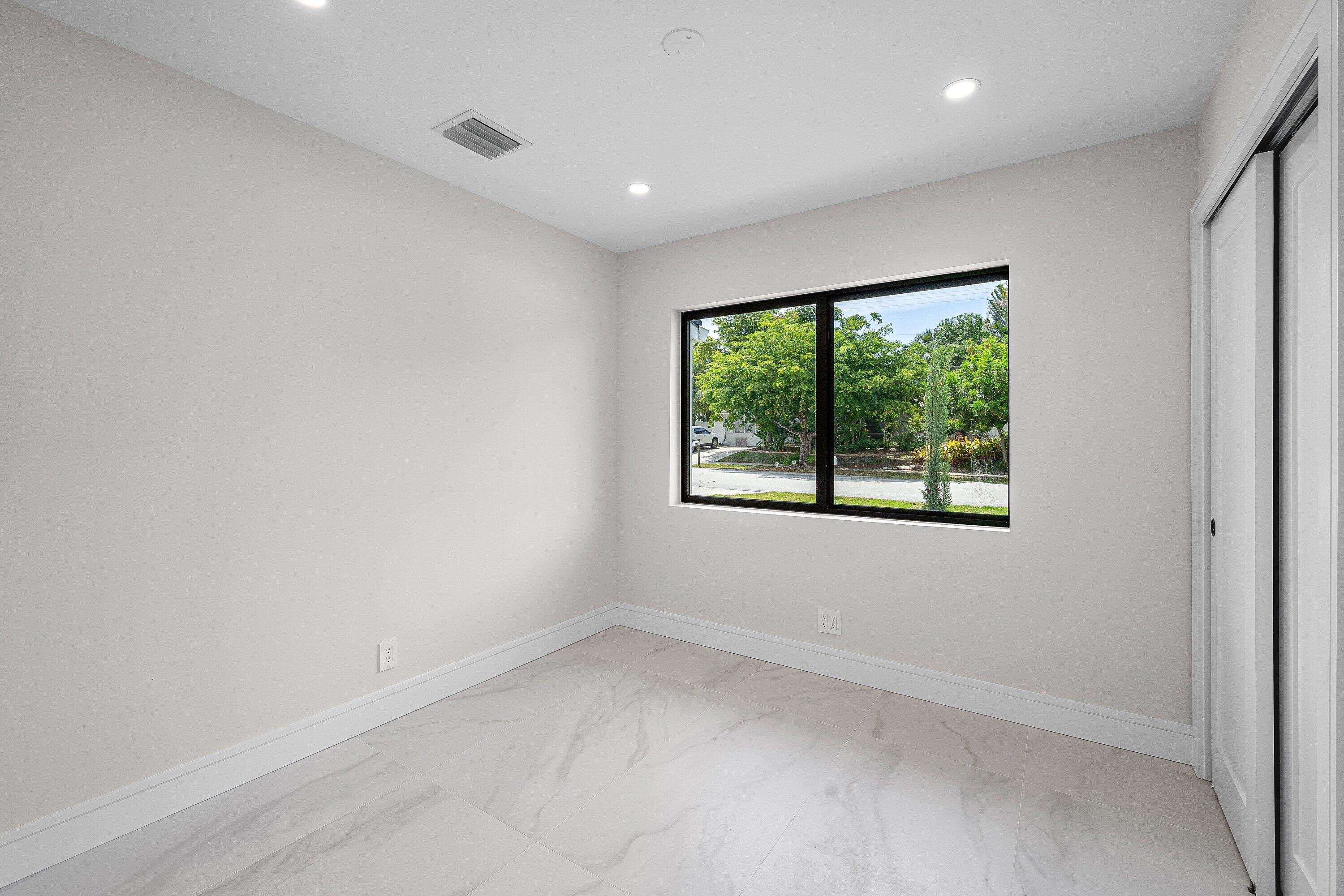 LAKE OSBORNE TERRACE - Residential
