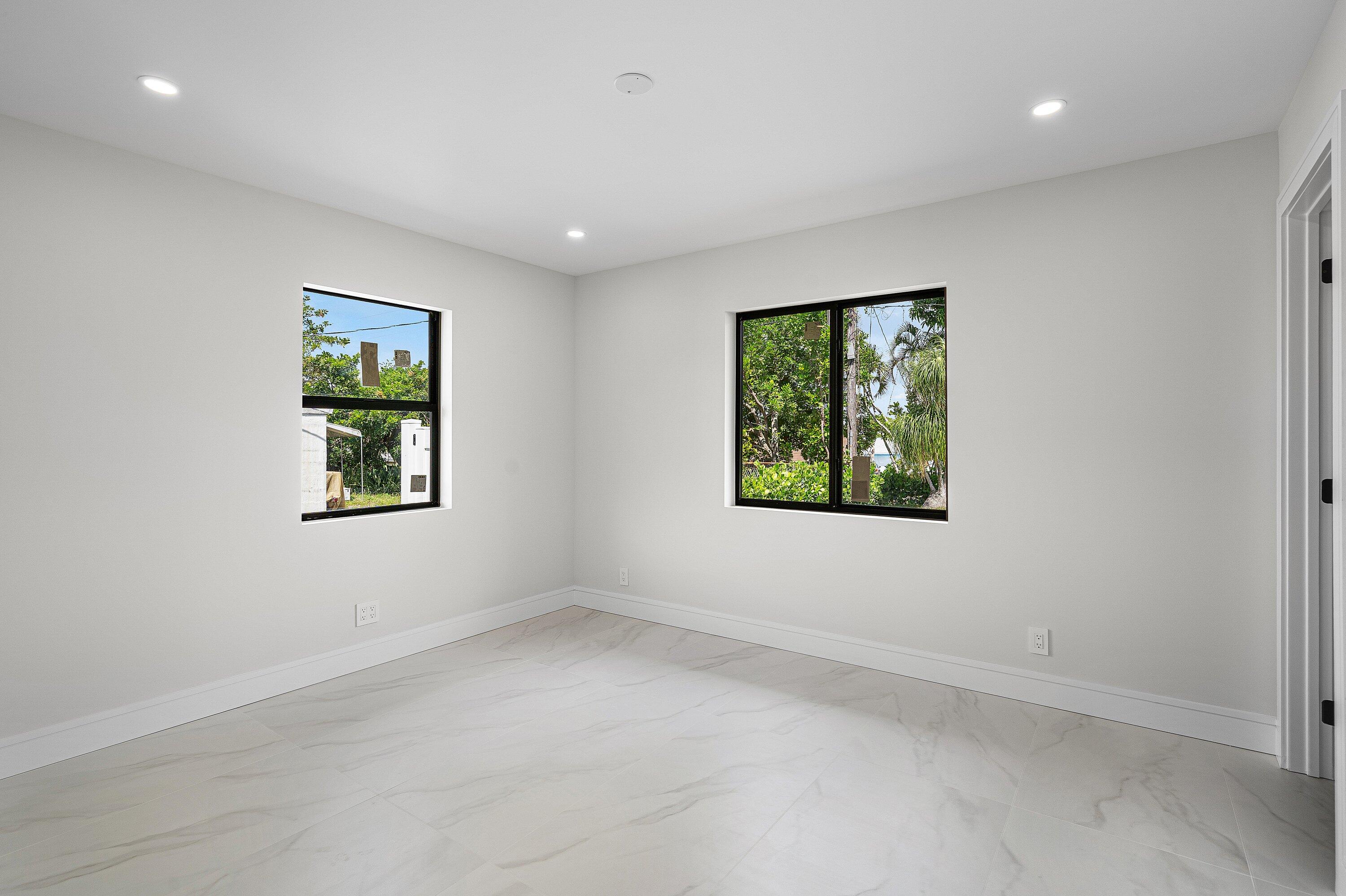 LAKE OSBORNE TERRACE - Residential
