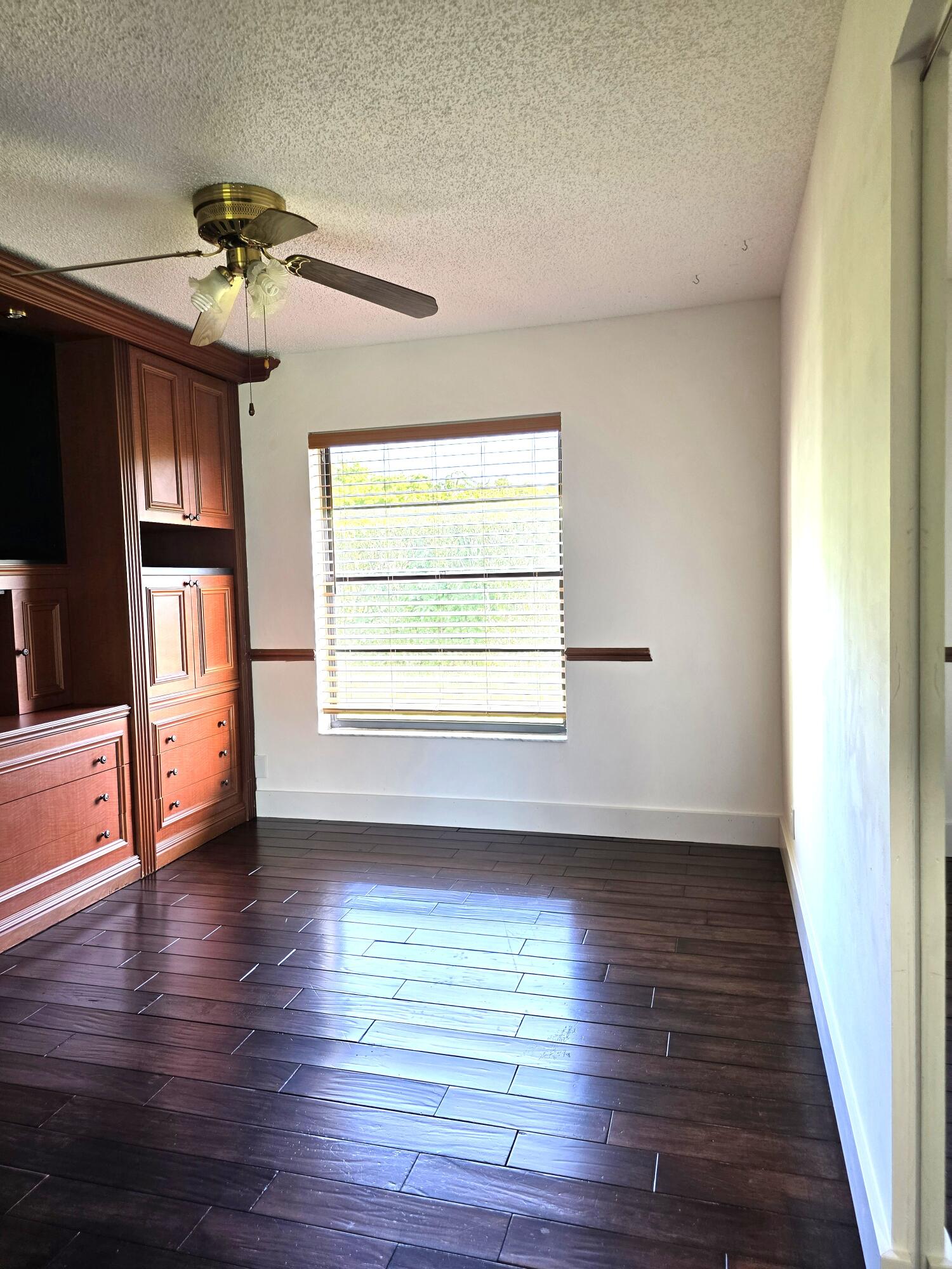 Island Lakes - Residential Lease