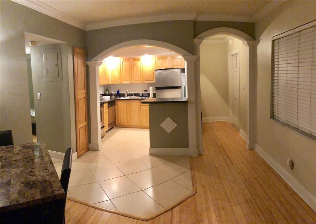 VICTORIA COURTS CONDO - Residential Lease