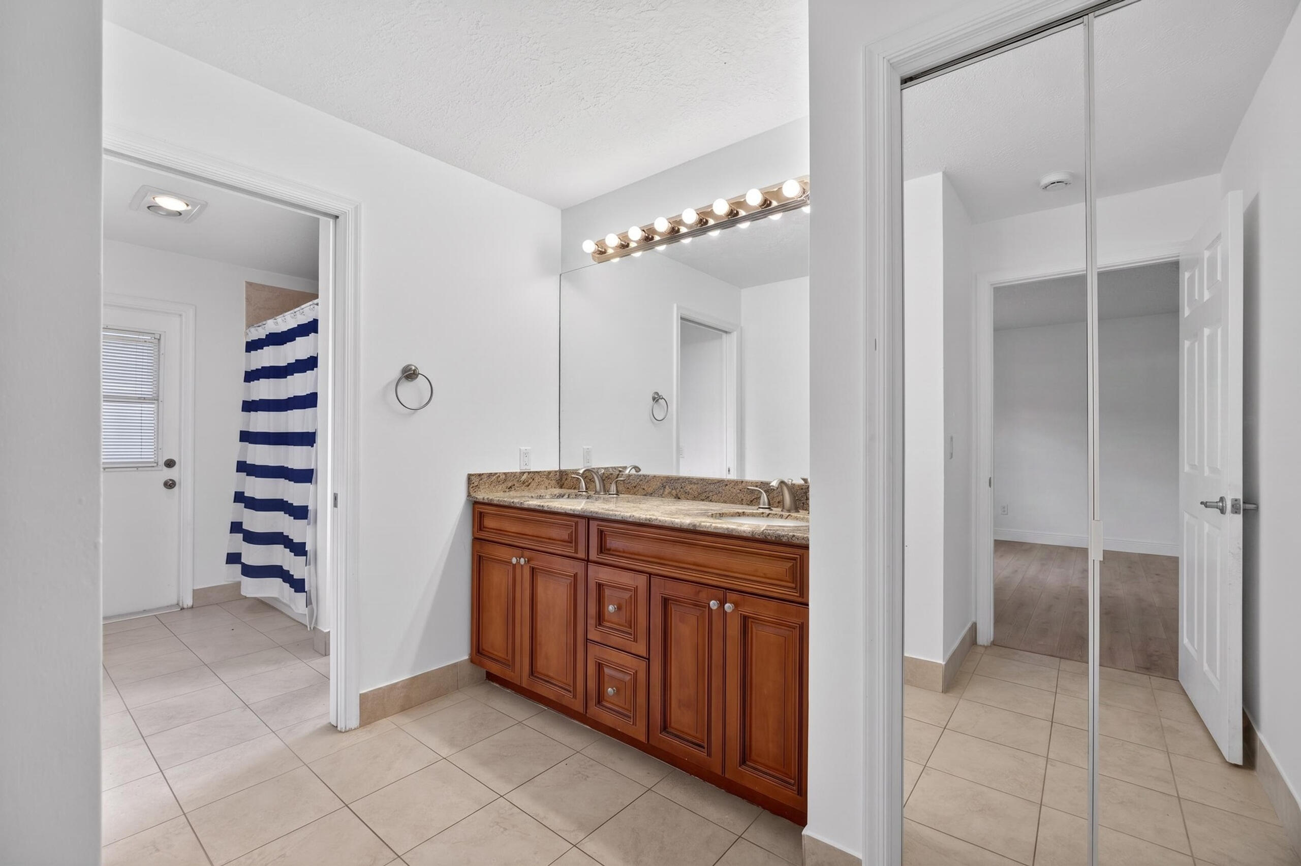 GREENVIEW SHORES 2 OF WELLINGTON - Residential Lease