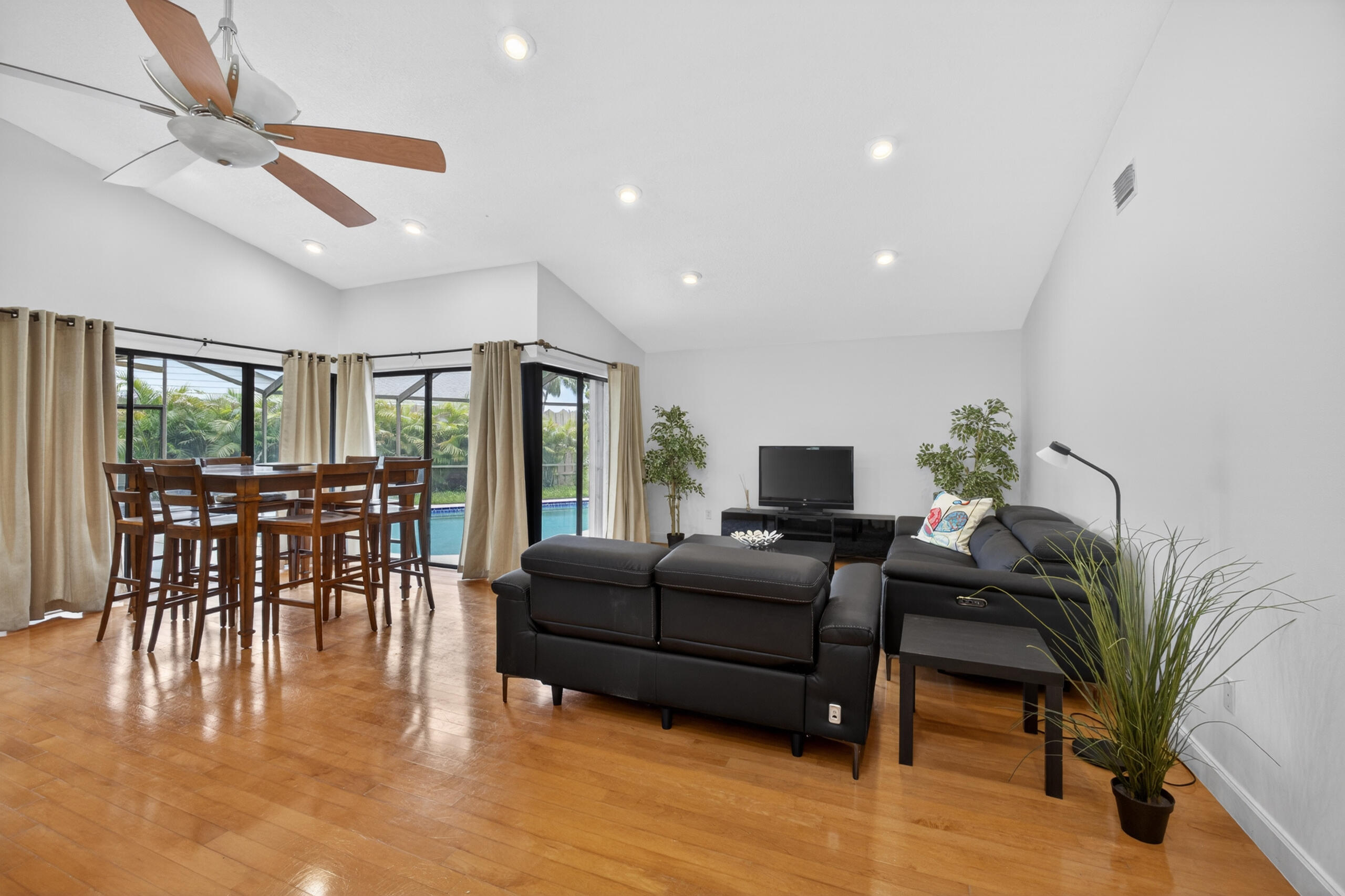 GREENVIEW SHORES 2 OF WELLINGTON - Residential Lease