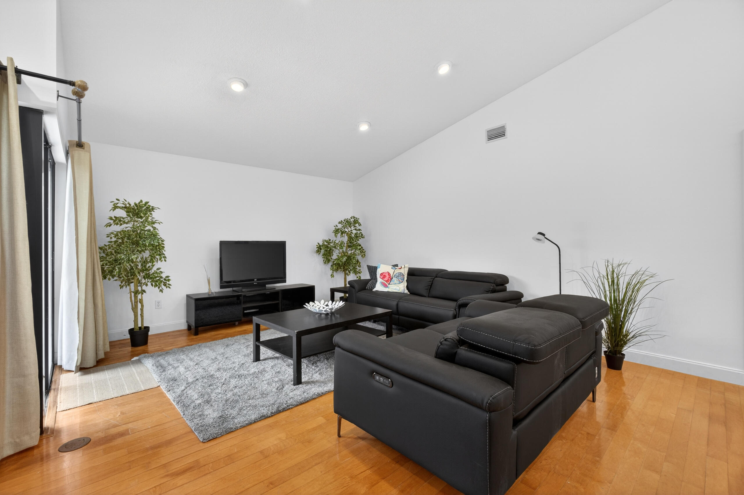 GREENVIEW SHORES 2 OF WELLINGTON - Residential Lease