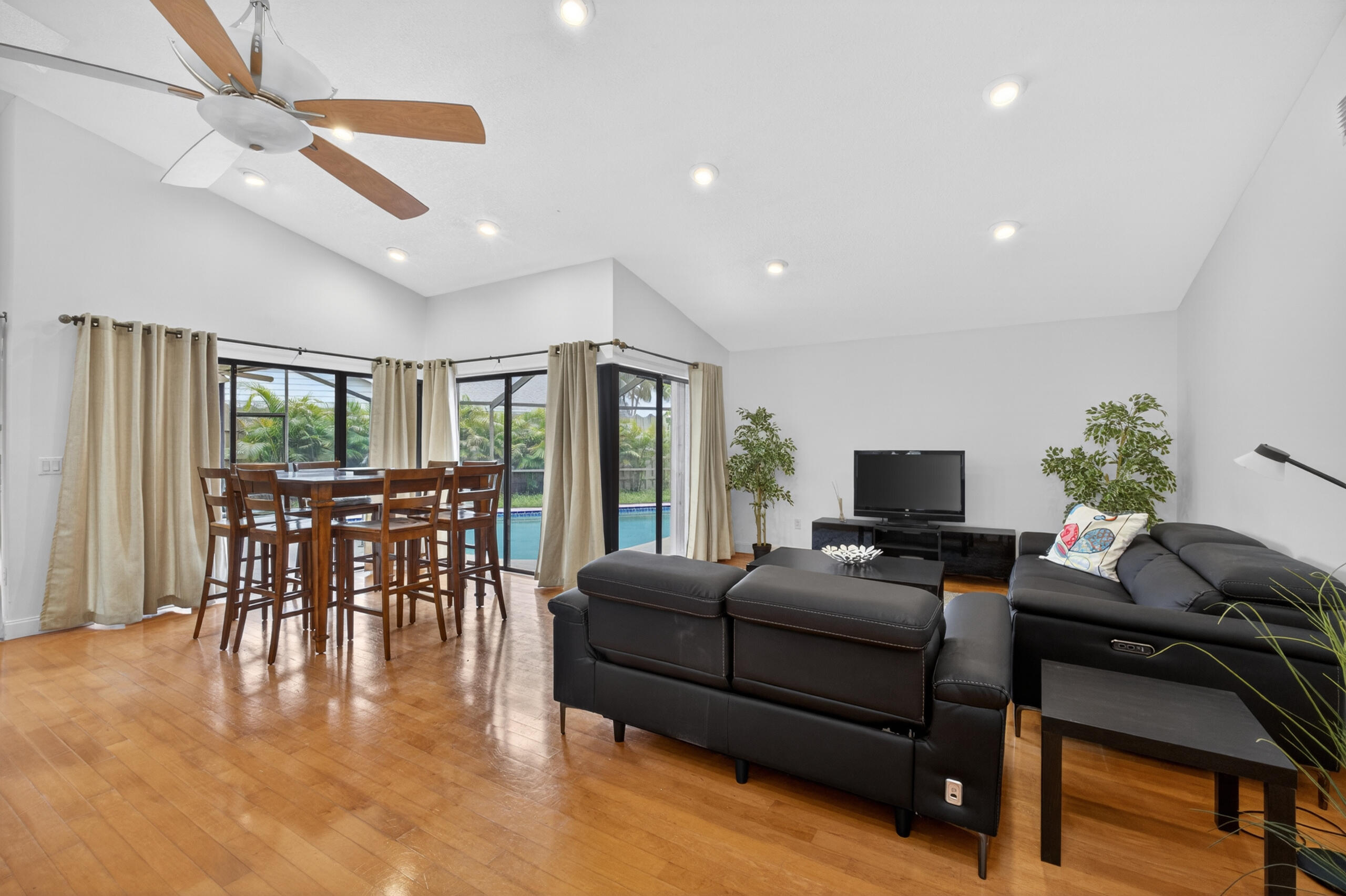 GREENVIEW SHORES 2 OF WELLINGTON - Residential Lease